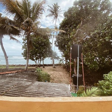 Together Beach House Midigama Timur Bagian luar foto