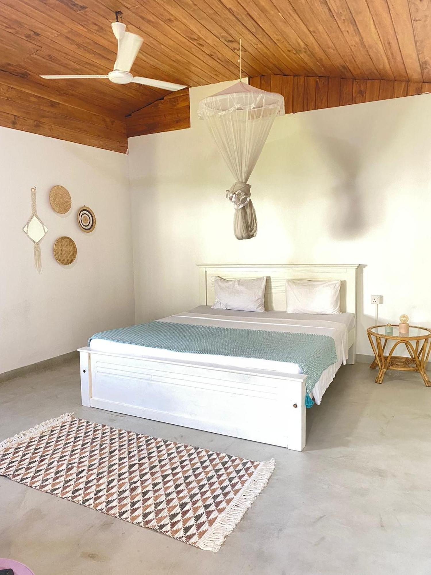 Together Beach House Midigama Timur Bagian luar foto