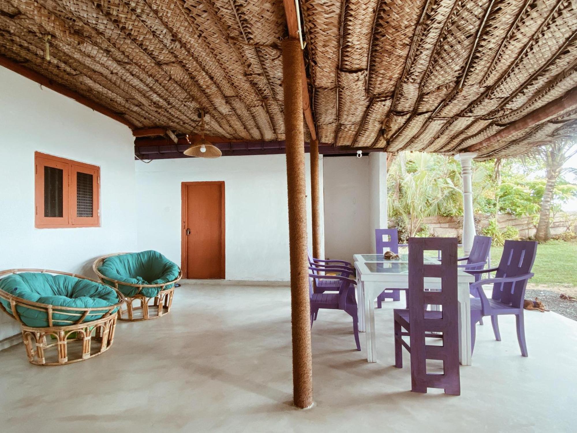 Together Beach House Midigama Timur Bagian luar foto