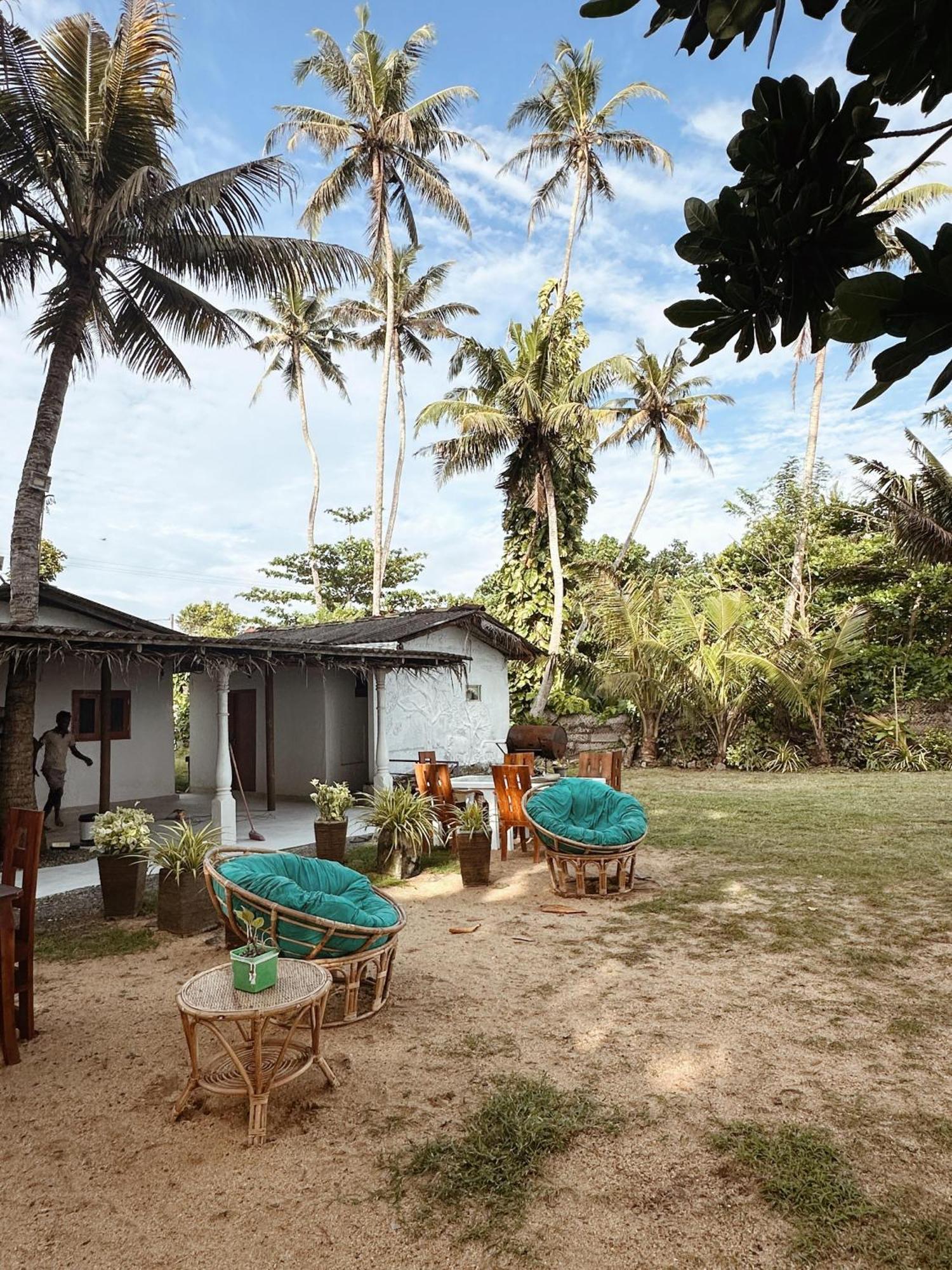 Together Beach House Midigama Timur Bagian luar foto