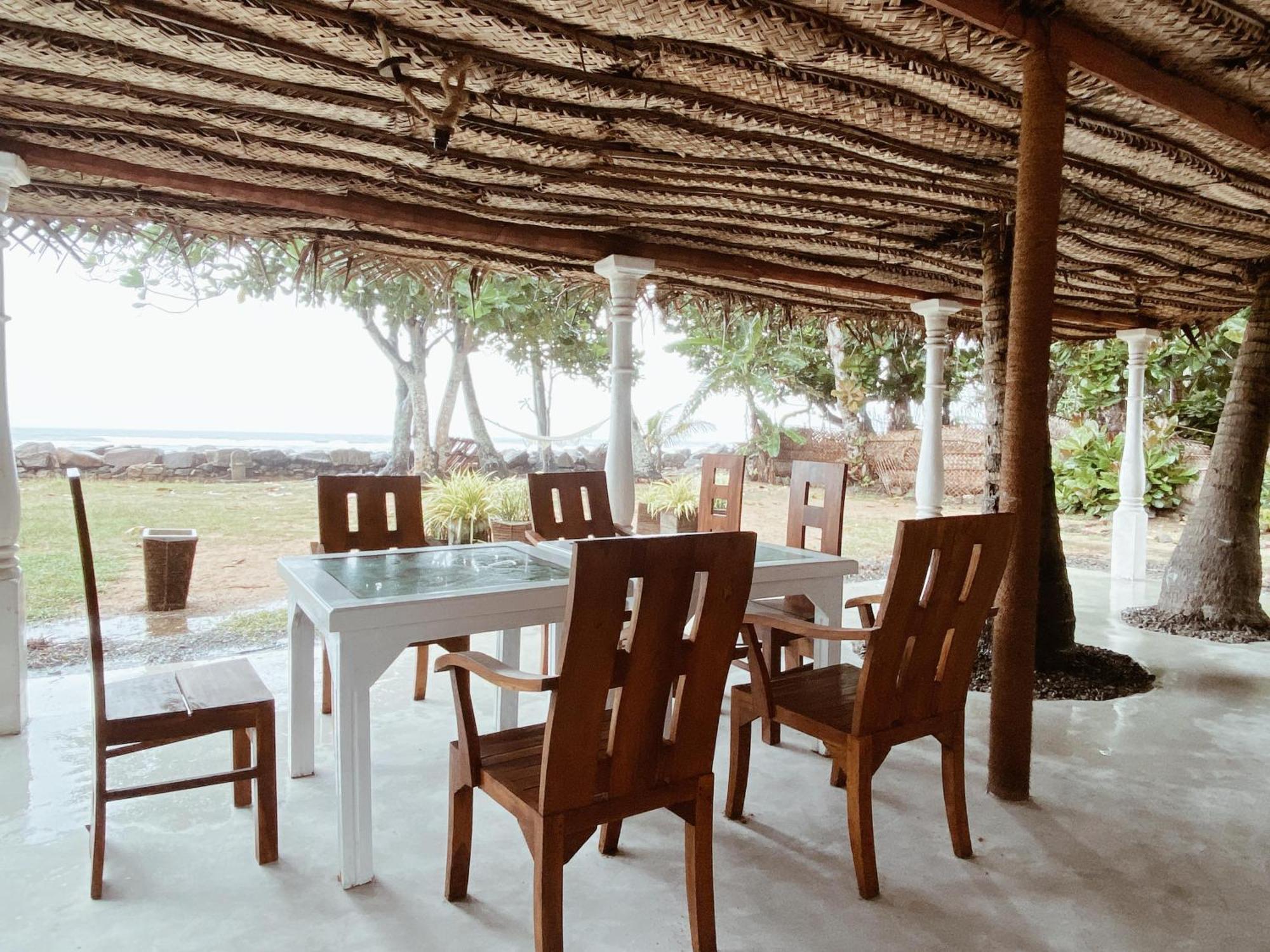 Together Beach House Midigama Timur Bagian luar foto