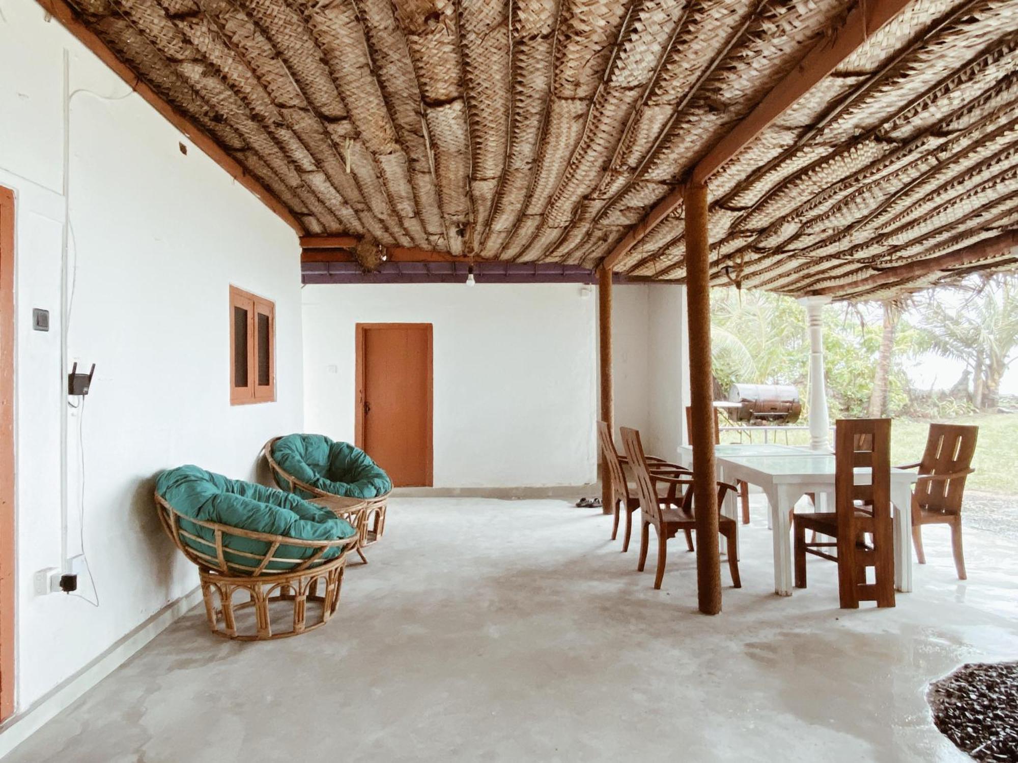 Together Beach House Midigama Timur Bagian luar foto