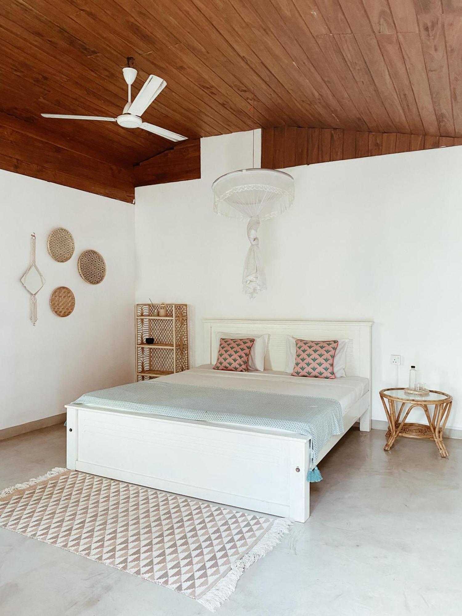 Together Beach House Midigama Timur Bagian luar foto